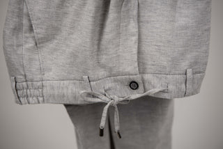 Gaiši pelēks Emilio Massimo slim fit elastīgs uzvalks
