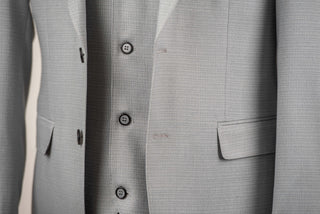 Gaiši pelēks Lucio slim fit uzvalks ar vesti