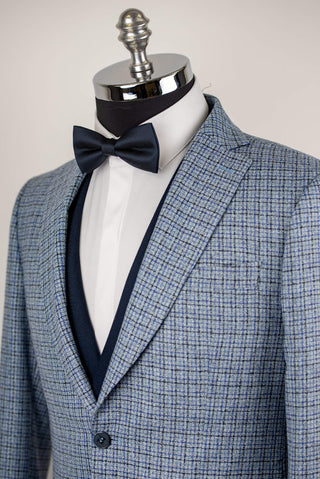 Gaiši zils Quesste slim fit uzvalks ar rūtainu rakstu, tumši zilu divrindu pogu vesti un biksēm