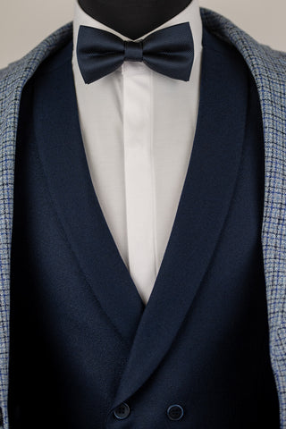 Gaiši zils Quesste slim fit uzvalks ar rūtainu rakstu, tumši zilu divrindu pogu vesti un biksēm