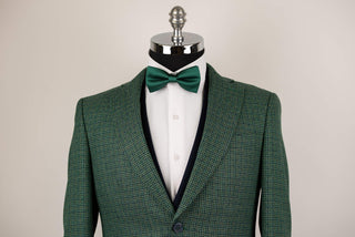 Zaļš Quesste slim fit uzvalks ar rūtainu rakstu, tumši zilu divrindu pogu vesti un biksēm