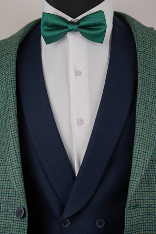 Zaļš Quesste slim fit uzvalks ar rūtainu rakstu, tumši zilu divrindu pogu vesti un biksēm