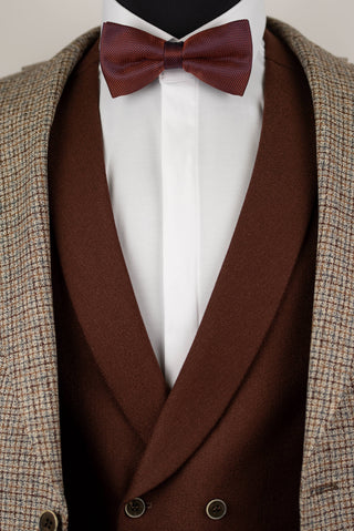 Gaiši brūns Quesste slim fit uzvalks ar rūtainu rakstu, brūnu divrindu pogu vesti un biksēm