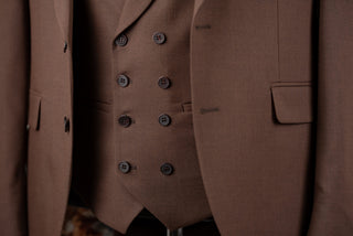 Brūns Quesste slim fit uzvalks ar divrindu pogu vesti