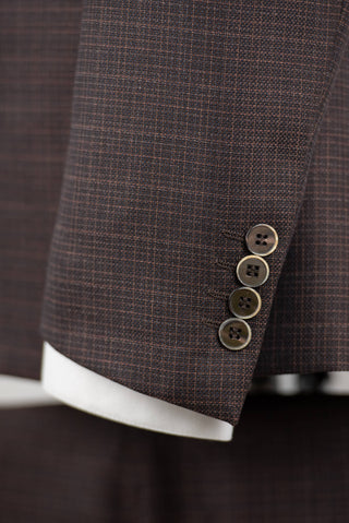 Tumši brūns Quesste slim fit uzvalks ar rūtainu rakstu un divrindu pogu vesti