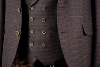 Tumši brūns Quesste slim fit uzvalks ar rūtainu rakstu un divrindu pogu vesti