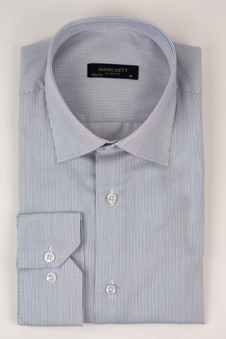 Manschett viegli gludināms, maz burzīgs slim fit krekls ar smalkām tumši zilām un baltām strīpām