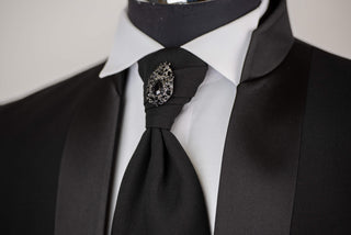 Melns Quesste slim fit smokings ar vesti un satīna detaļām