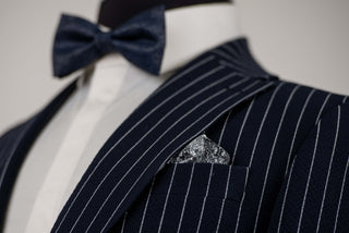 Tumši zils Quesste slim fit uzvalks ar baltām svītrām