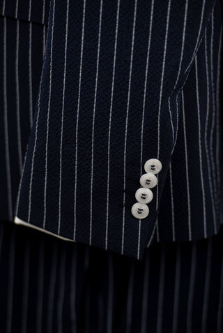Tumši zils Quesste slim fit uzvalks ar baltām svītrām