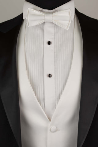 Melna Gioberti slim fit fraka ar baltu vesti un satīna atlokiem
