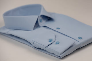 Gaiši zils Nino Pacoli viegli gludināms, maz burzīgs regulāra piegriezuma krekls