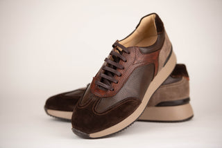 Brūni Toroslar sportiski apavi ar zamšādas detaļām