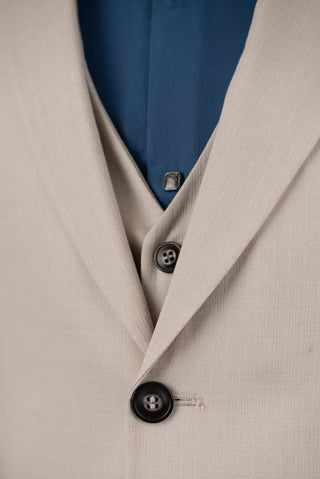 Light beige Quesste extended suit with a vest