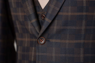 Tumši brūns Quesste pagarinātais uzvalks ar rūtainu rakstu un vesti