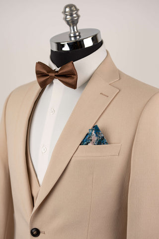 Beige Quesste extended suit with a vest