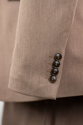 Dark beige Quesste extended suit with a vest