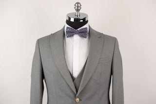 Pelēks Quesste slim fit uzvalks ar zelta pogām un divrindu pogu vesti