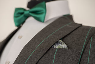 Tumši pelēks Quesste slim fit uzvalks ar vesti un zaļām svītrām