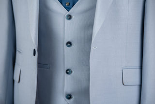 Gaiši zils Quesste slim fit uzvalks ar vesti