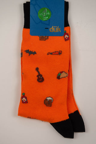 Oranžas zeķes ar dažādiem simboliem