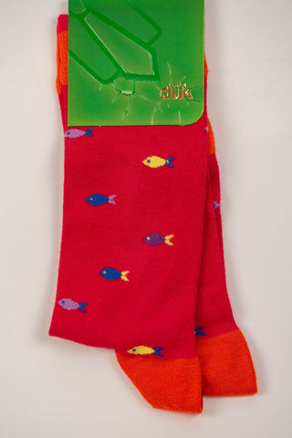 Sarkanas zeķes ar krāsainām zivtiņām