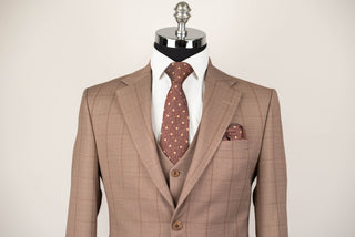 Karameļu bēšs Azzaro slim fit uzvalks ar vesti un rūtainu rakstu