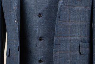 Zils Azzaro slim fit uzvalks ar vesti un rūtainu rakstu