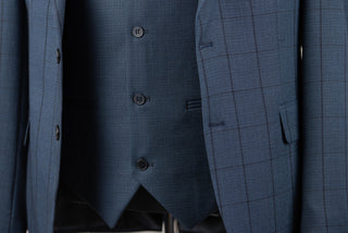 Zils Azzaro slim fit uzvalks ar vesti un rūtainu rakstu