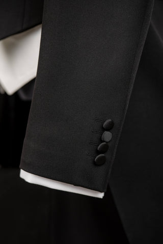 Melna Quesste slim fit fraka ar baltu vesti un satīna atlokiem