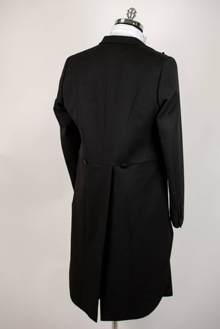 Melna Quesste slim fit fraka ar baltu vesti un satīna atlokiem